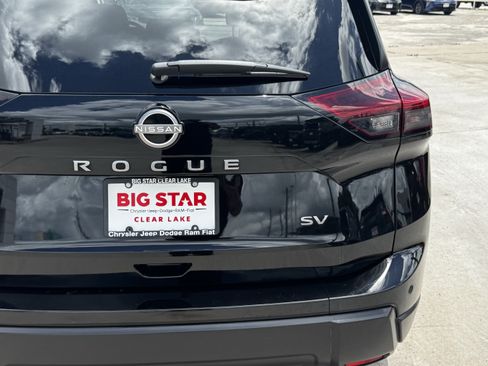 Used 2024 Nissan Rogue SV FWD image 10