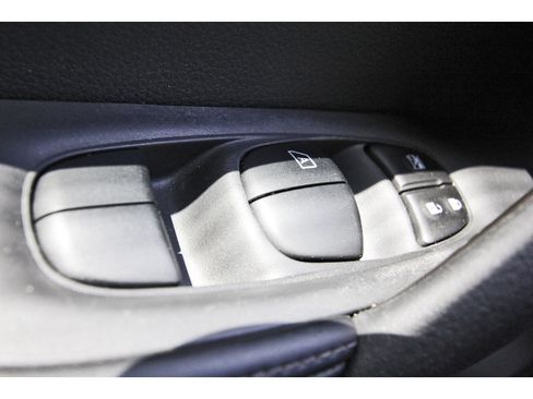Used 2020 Nissan Rogue SV w/ Premium Package FWD image 23