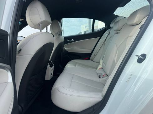 Used 2025 Genesis G70 2.5T RWD image 12