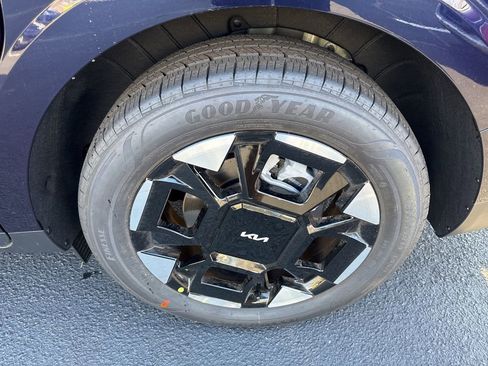 New 2026 Kia Carnival EX image 20