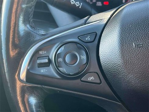 Used 2018 Buick Enclave Essence image 16