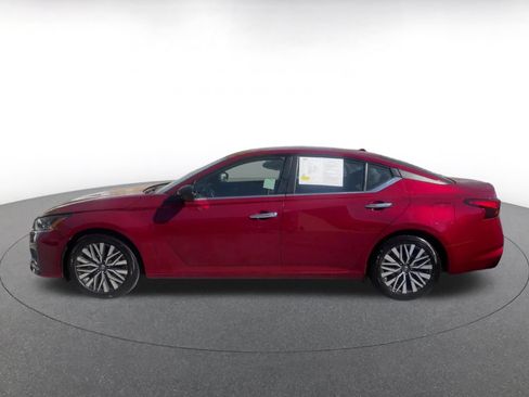 Used 2025 Nissan Altima 2.5 SV FWD image 9