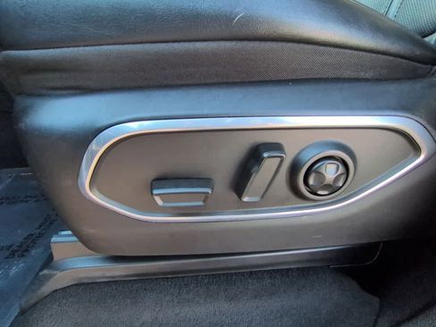 Used 2024 Jeep Wagoneer Series II w/ Flexible Seating Group image 16