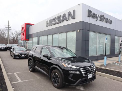 Certified 2025 Nissan Rogue SV AWD/4WD image 2