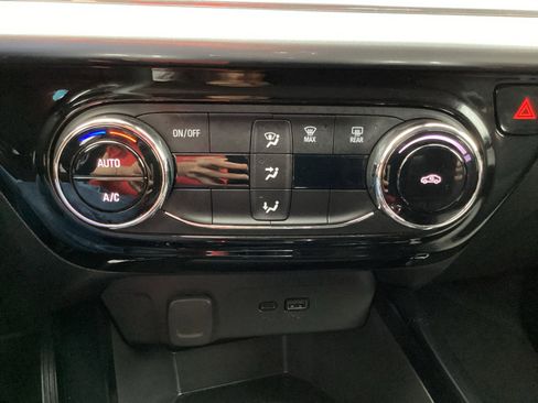 Used 2025 Chevrolet Trax LT image 21