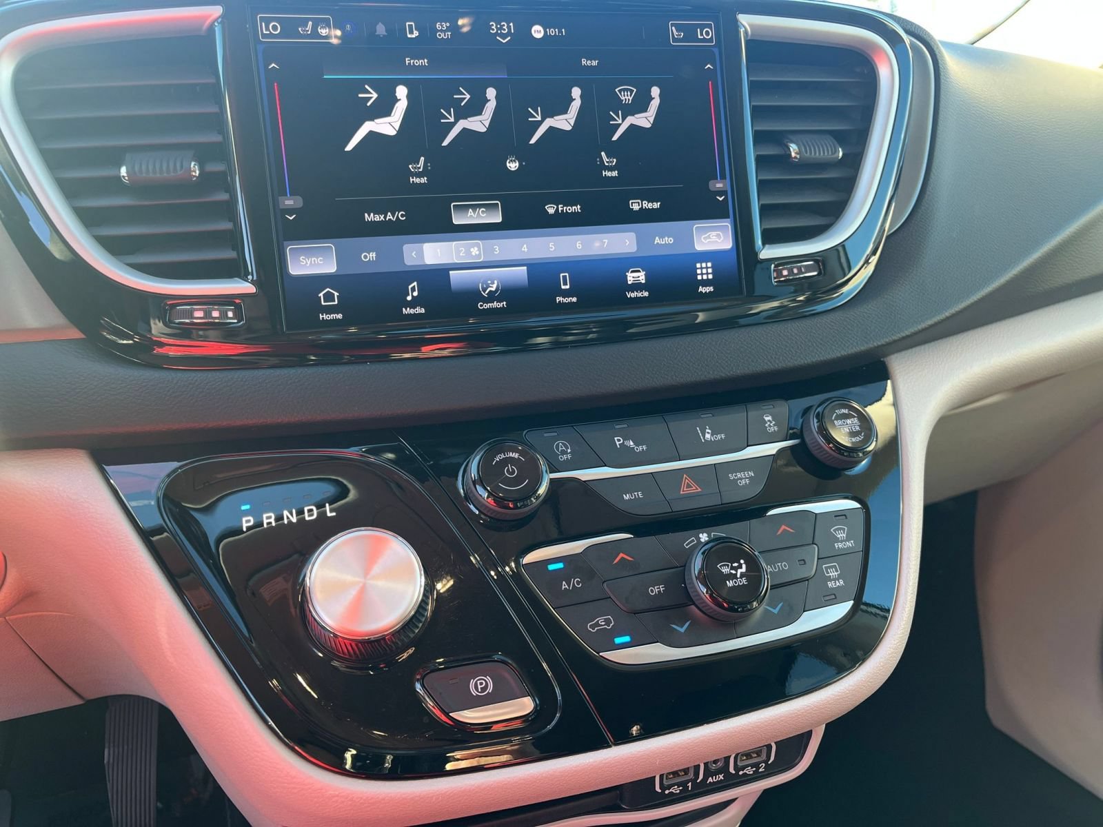 Used 2024 Chrysler Pacifica Touring-L FWD image 19