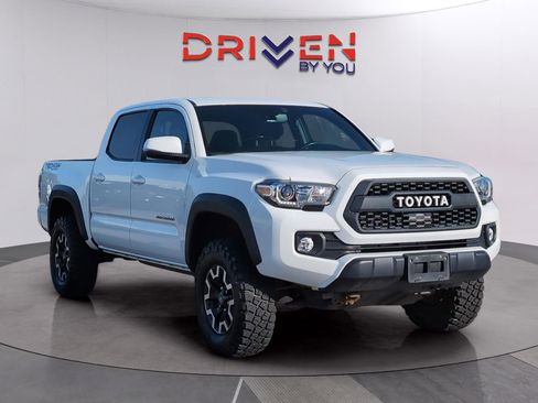 Used 2020 Toyota Tacoma TRD Off-Road w/ TRD Premium Off Road Package image 8