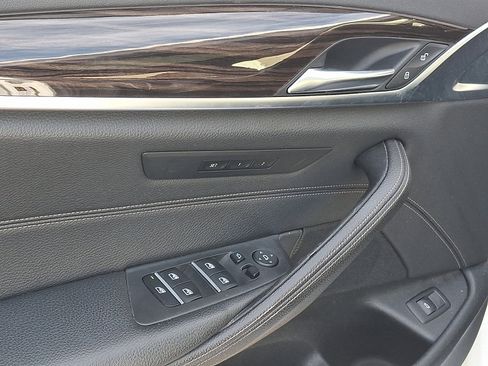 Used 2019 BMW 530i xDrive w/ Convenience Package image 12