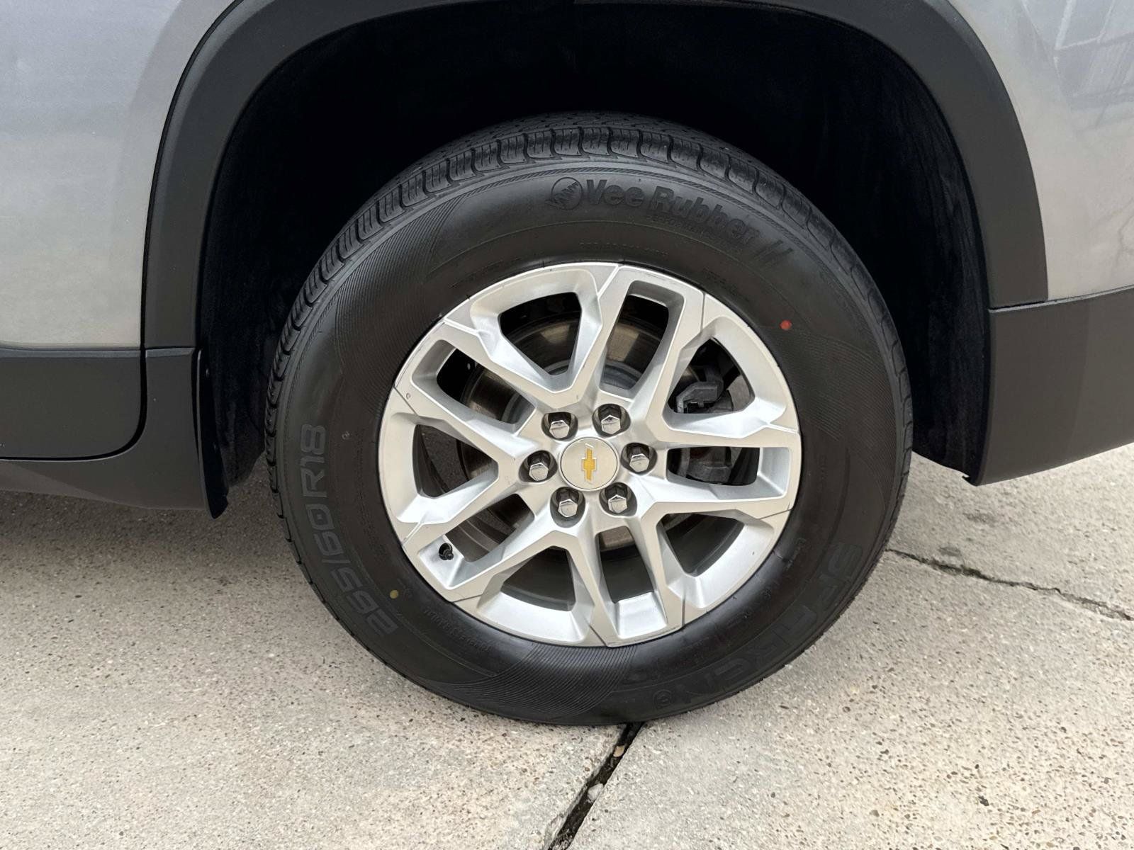 Used 2019 Chevrolet Traverse LT w/ LPO, Floor Liner Package FWD image 4