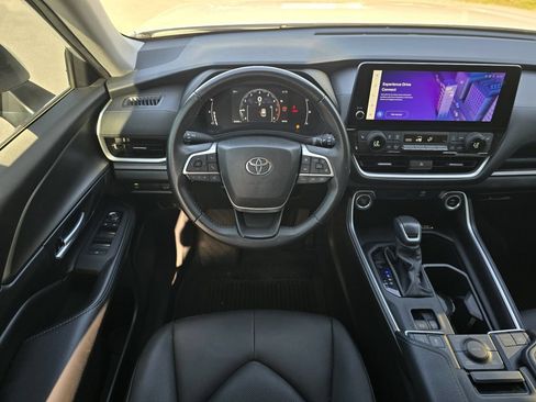 Used 2024 Toyota Grand Highlander AWD image 15