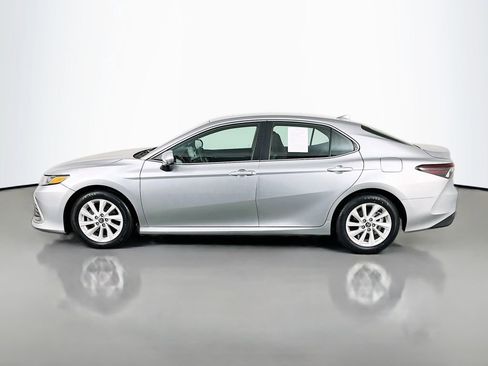 Used 2022 Toyota Camry LE FWD image 5