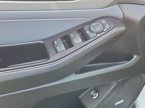Used 2020 Chevrolet Traverse LT w/ LT Premium Package FWD image 8