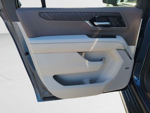 New 2026 GMC Yukon XL Denali w/ LPO, Floor Liner Package image 44