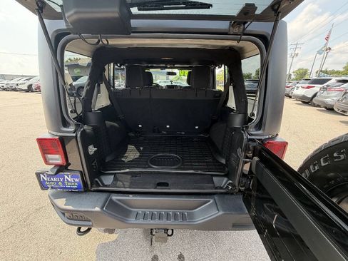 Used 2018 Jeep Wrangler Unlimited Sahara w/ Dual Top Group AWD/4WD image 15