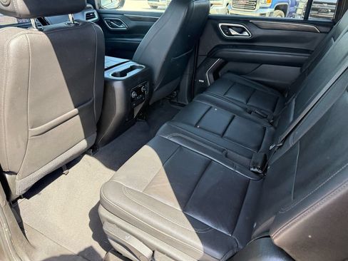 Used 2021 Chevrolet Suburban LT AWD/4WD image 28