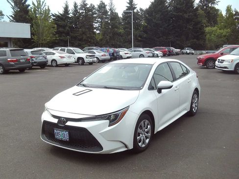 Used 2020 Toyota Corolla LE FWD image 1