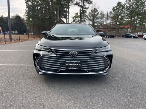 Used 2019 Toyota Avalon Limited image 3