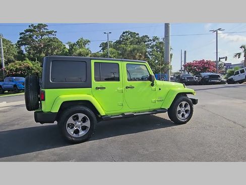 Used 2016 Jeep Wrangler Unlimited Sahara w/ Connectivity Group AWD/4WD image 35