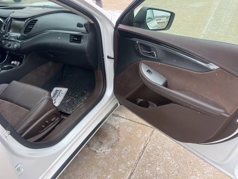 Used 2015 Chevrolet Impala LT w/ Convenience Package image 22