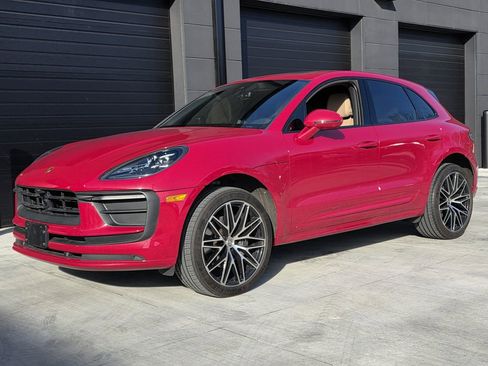 Used 2024 Porsche Macan image 1