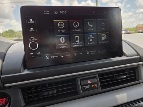 Used 2024 Honda Pilot Touring image 10