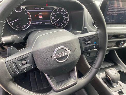 Used 2025 Nissan Rogue SV FWD image 25