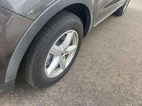 Used 2019 Ford Explorer XLT w/ Equipment Group 202A FWD image 8