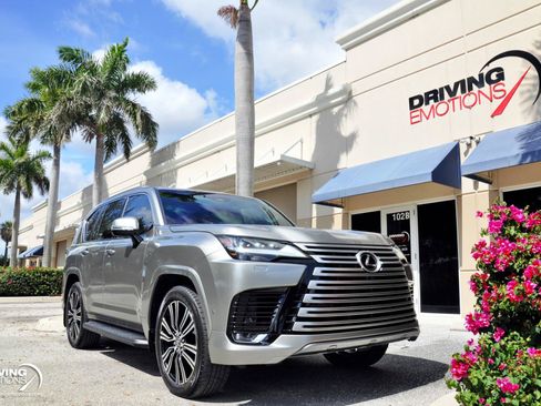 Used 2026 Lexus LX 700h Luxury AWD/4WD image 16