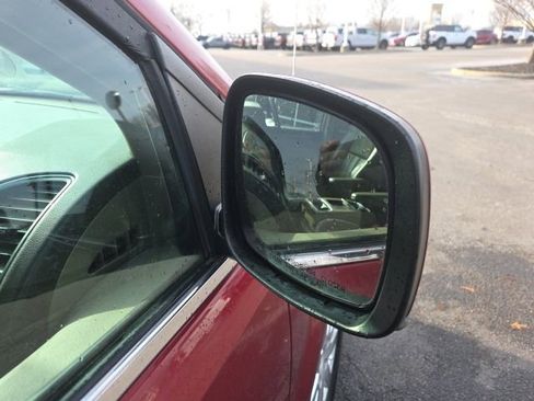 Used 2013 Chrysler Town & Country Touring image 4