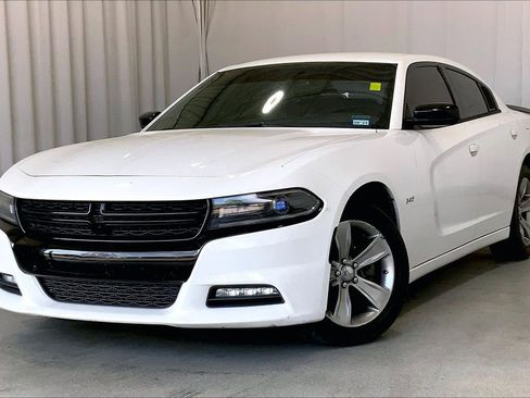 Used 2018 Dodge Charger R/T w/ Blacktop Package image 2