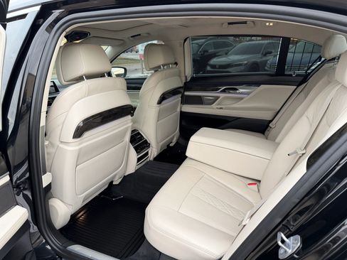 Used 2018 BMW 750i xDrive AWD/4WD image 12