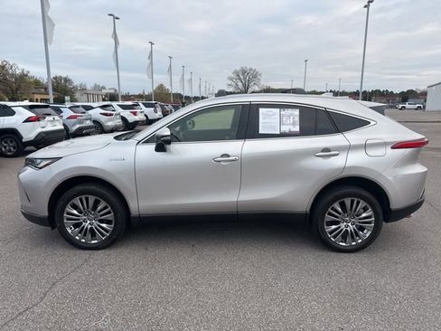 Used 2021 Toyota Venza XLE image 2