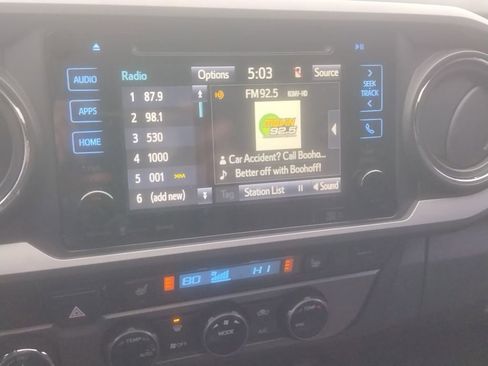 Used 2016 Toyota Tacoma TRD Off-Road w/ Premium & Technology Package image 13