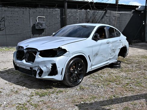 Used 2024 BMW X4 xDrive30i w/ M Sport Package AWD/4WD image 2
