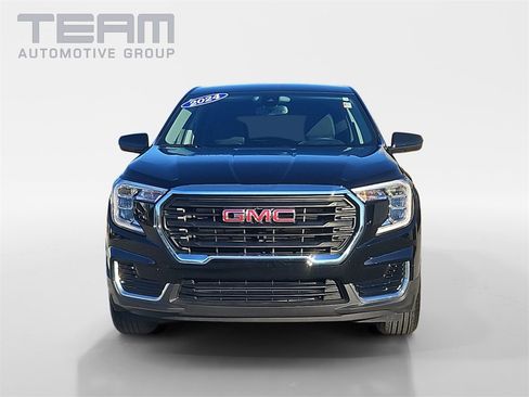 Used 2024 GMC Terrain SLE image 2