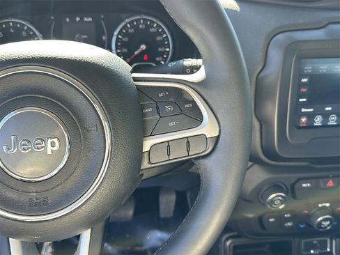 Used 2018 Jeep Renegade Latitude image 15