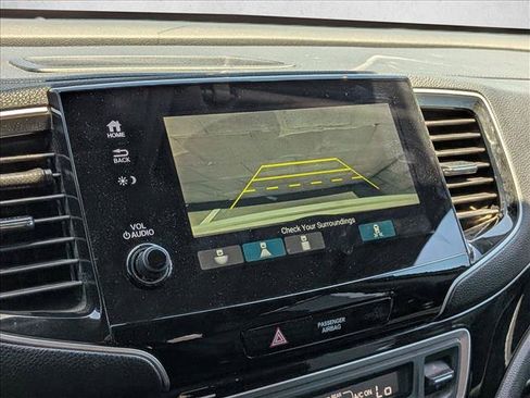 Used 2019 Honda Pilot Touring image 11