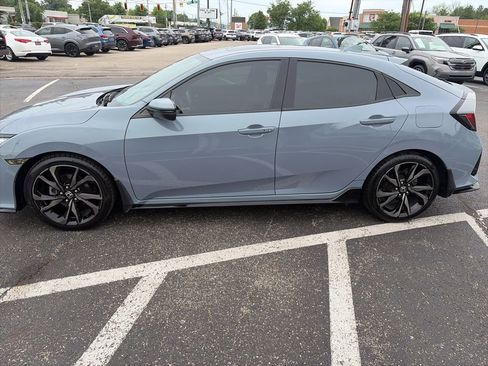 Used 2019 Honda Civic Sport Touring image 4