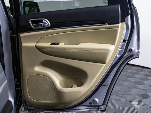 Used 2019 Jeep Grand Cherokee Limited image 38