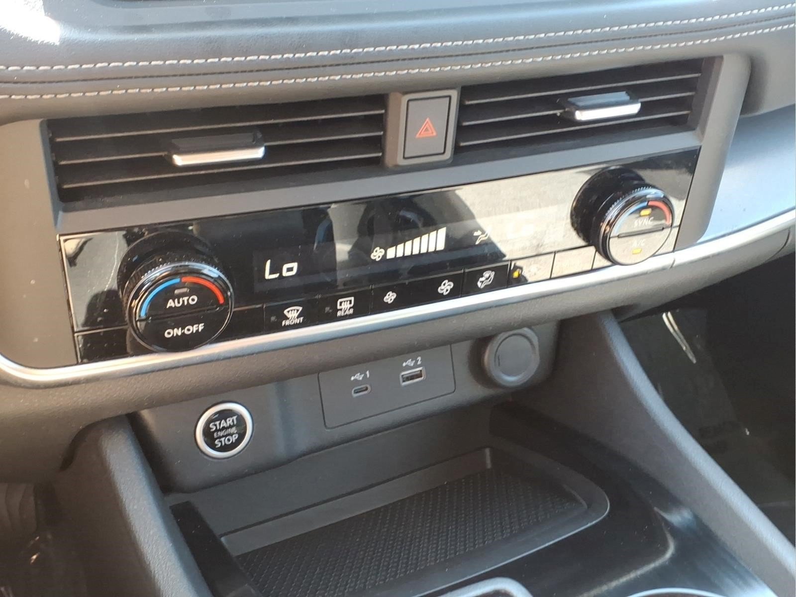 Used 2023 Nissan Rogue SV AWD/4WD image 17