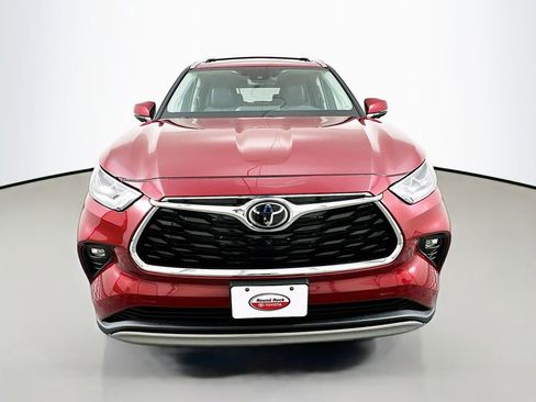 Used 2026 Toyota Highlander Platinum AWD/4WD image 2