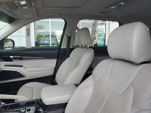 Certified 2023 Kia Telluride EX w/ EX Captain's Chair Package FWD image 15