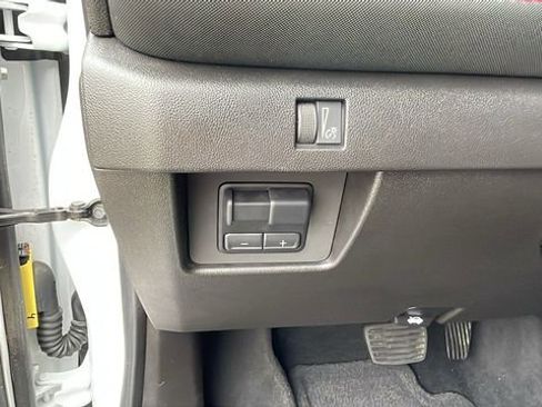Used 2025 Chevrolet Colorado Z71 AWD/4WD image 25