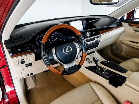 Used 2014 Lexus ES 300h w/ Luxury Package w/Bamboo Trim FWD image 2