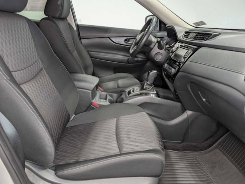 Used 2018 Nissan Rogue SV w/ Premium Package image 41