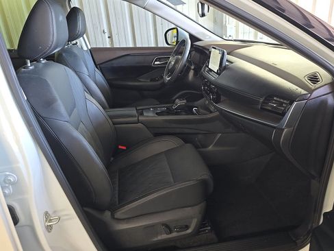 Used 2023 Nissan Rogue Platinum w/ Platinum Premium Package FWD image 11