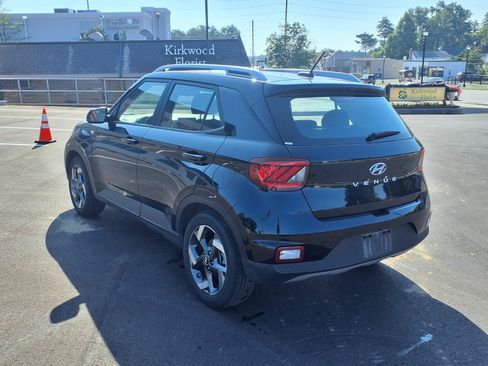 Used 2025 Hyundai Venue SEL FWD image 25