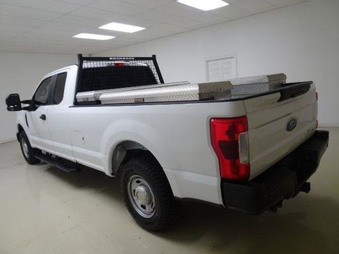 Used 2019 Ford F250 XL w/ Power Equipment Group RWD image 4