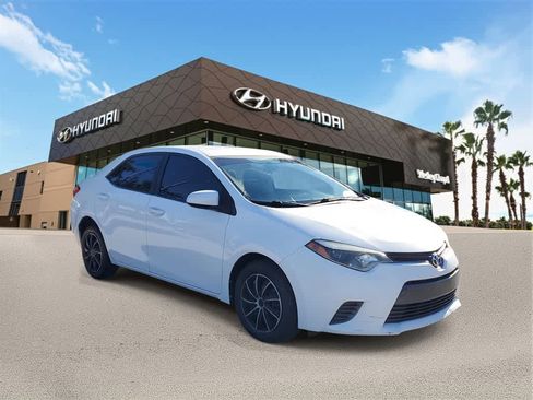 Used 2015 Toyota Corolla LE image 4