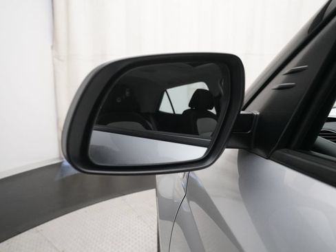 Used 2025 Hyundai Venue SEL FWD image 24